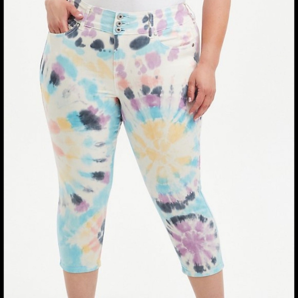 NWT TORRID SZ 24 TYE DYE CAPRIS